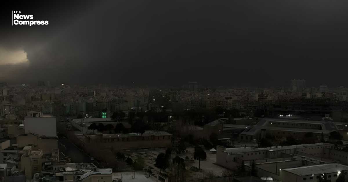 তেহরানের আকাশে আজ কোন সূর্য নেই, বৃষ্টির সাথেও পড়ছে তেলমিশ্রিত পানি