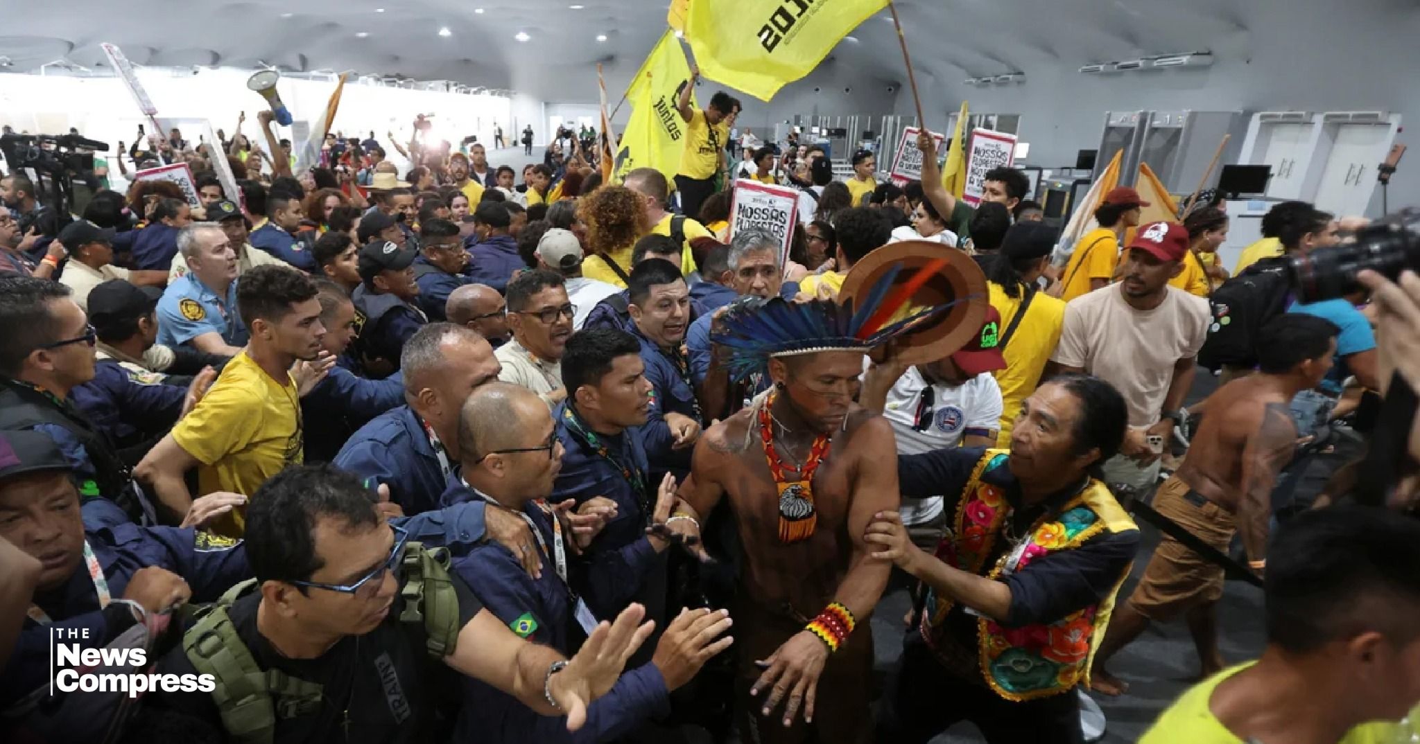‘টাকা আমাদের খাবার নয়’: কপ৩০ সম্মেলনে আদিবাসীদের বিক্ষোভ-সংঘর্ষ