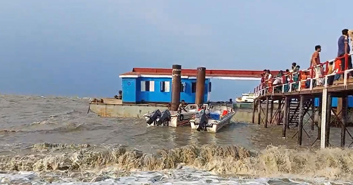 Hatia loses connectivity with entire country, Nijhum Dwip inundated